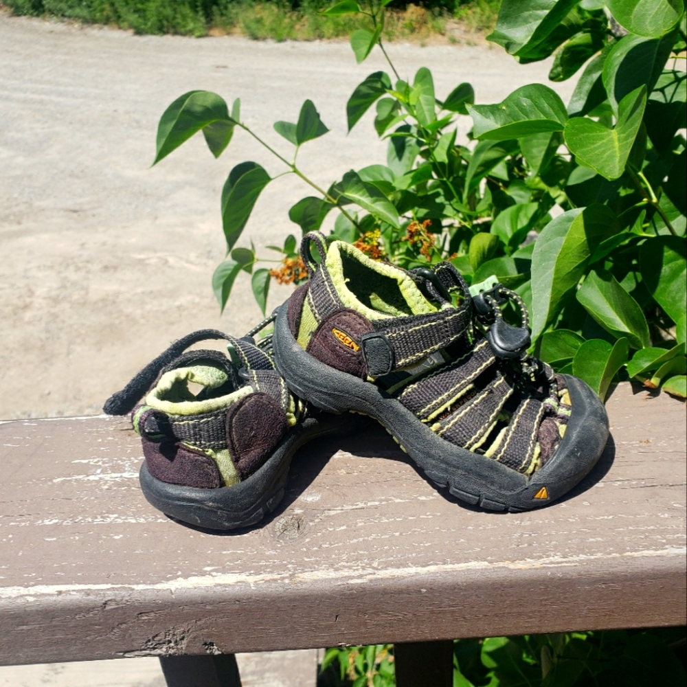 Size 8 Keens